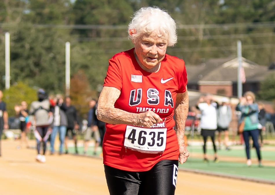 Chân chạy già nhất thế giới Julia Hawkins bước sang tuổi 107