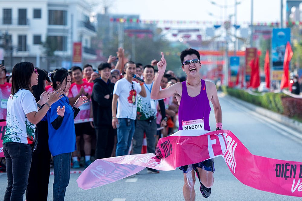 Chân chạy Nhật Bản vô địch full marathon giải Điện Biên Phủ Marathon 2024