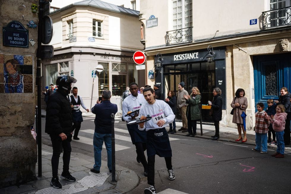 Giải chạy đặc biệt cho người phục vụ ở quán cà phê