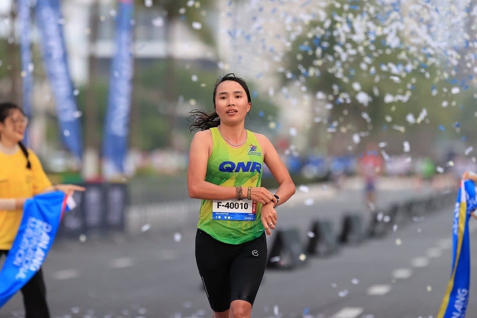 Nữ hoàng chân đất vô địch Đà Nẵng International Marathon 2024
