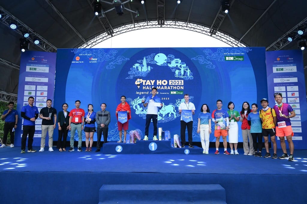 Một số hình ảnh giải Tây Hồ Half Marathon 2023
