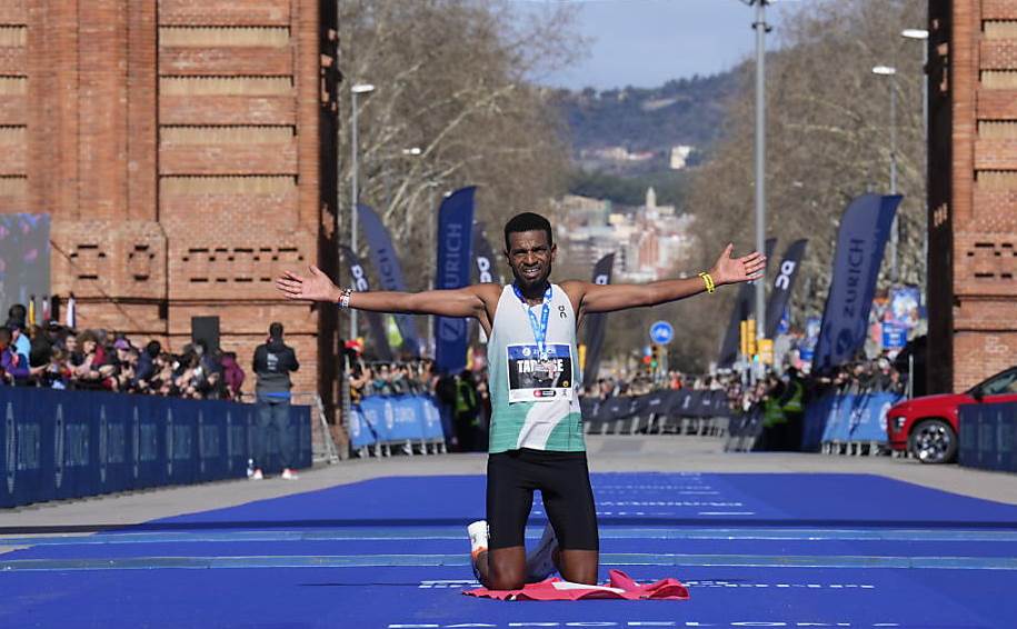 Abraham Tadesse phá kỷ lục giải Barcelona Marathon 2024