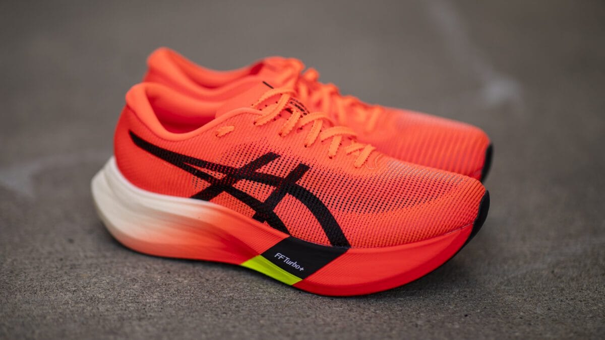 Những đôi giày chạy bộ có tấm carbon tốt nhất năm 2024