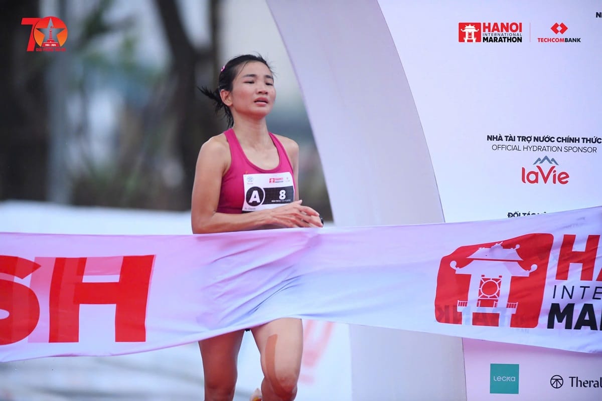 Techcombank International Marathon Hanoi 2024: Nguyễn Thị Oanh phá sâu kỷ lục quốc gia