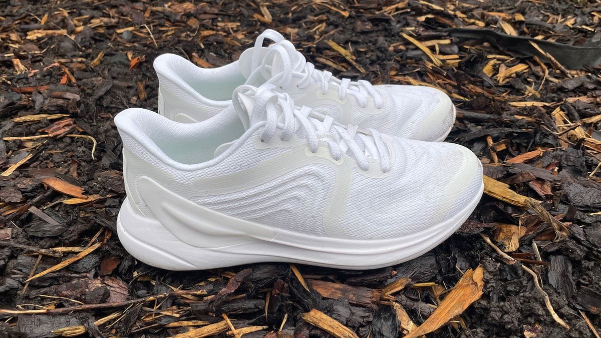 14 đôi giày chạy bộ tốt nhất năm 2024