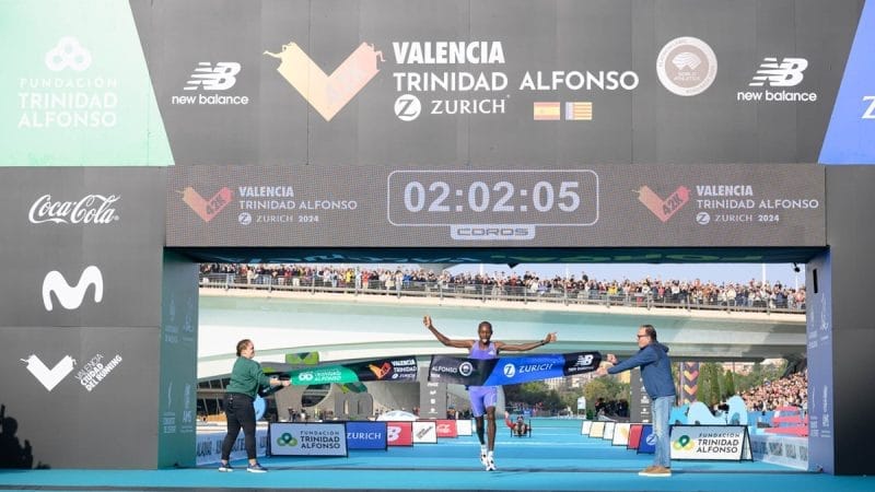 Sabastian Sawe ra mắt với chức vô địch Valencia Marathon 2024