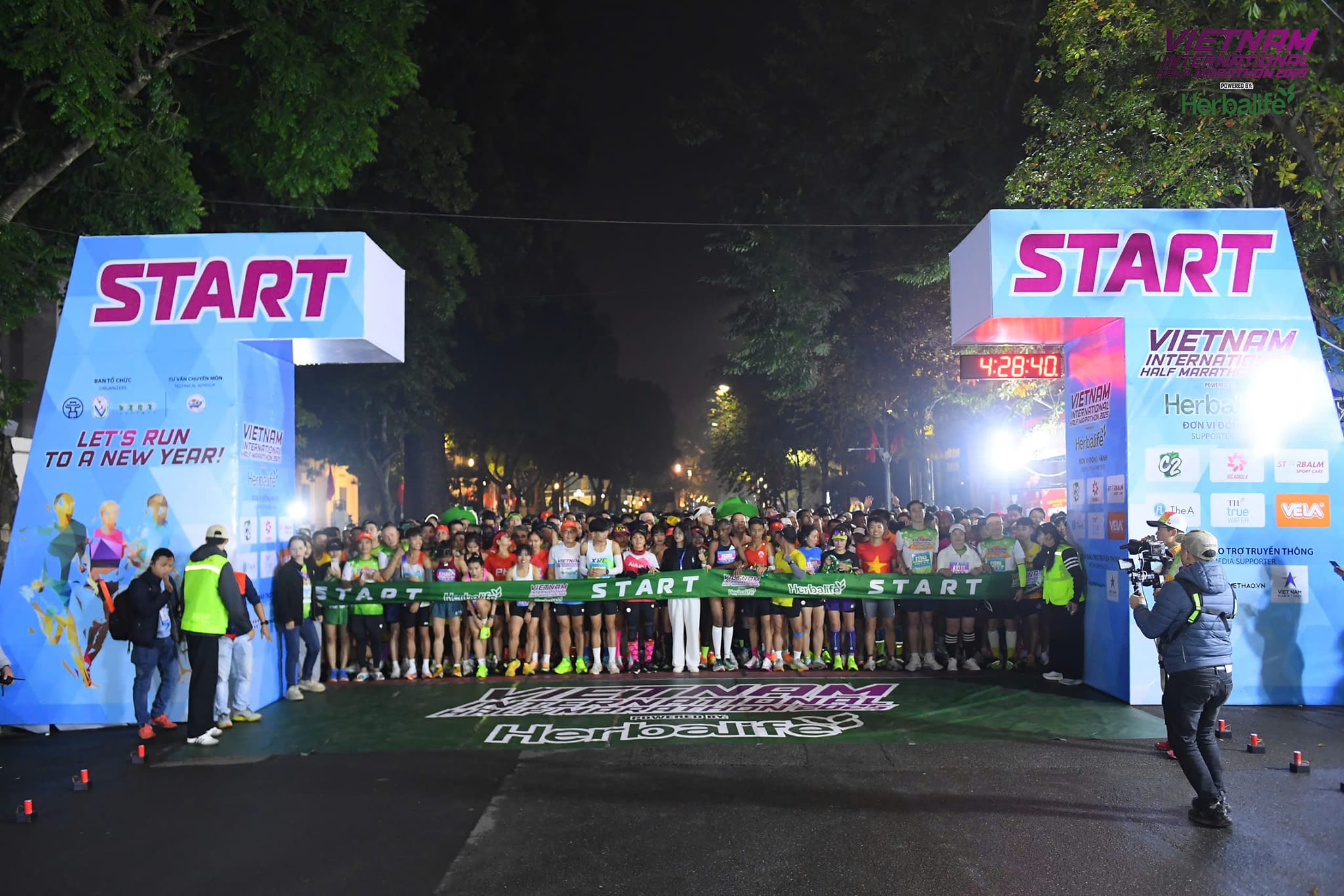 Vietnam International Half Marathon 2025 : Oanh ỉn lại phá kỷ lục quốc gia