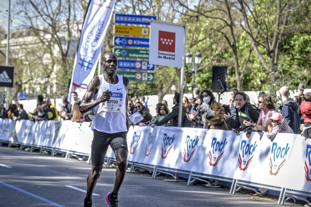 Chân chạy 48 tuổi vô địch Zürich Marathon