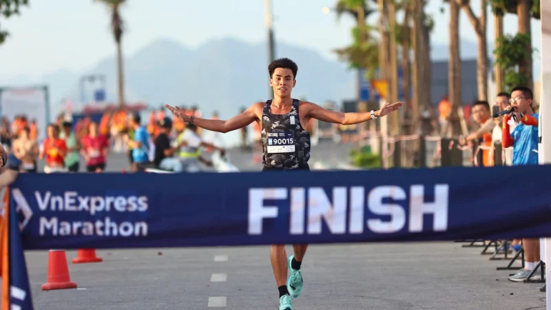 VnExpress Marathon Hạ Long – Anh Khôi, Hồng Lệ nối dài chuỗi chiến thắng