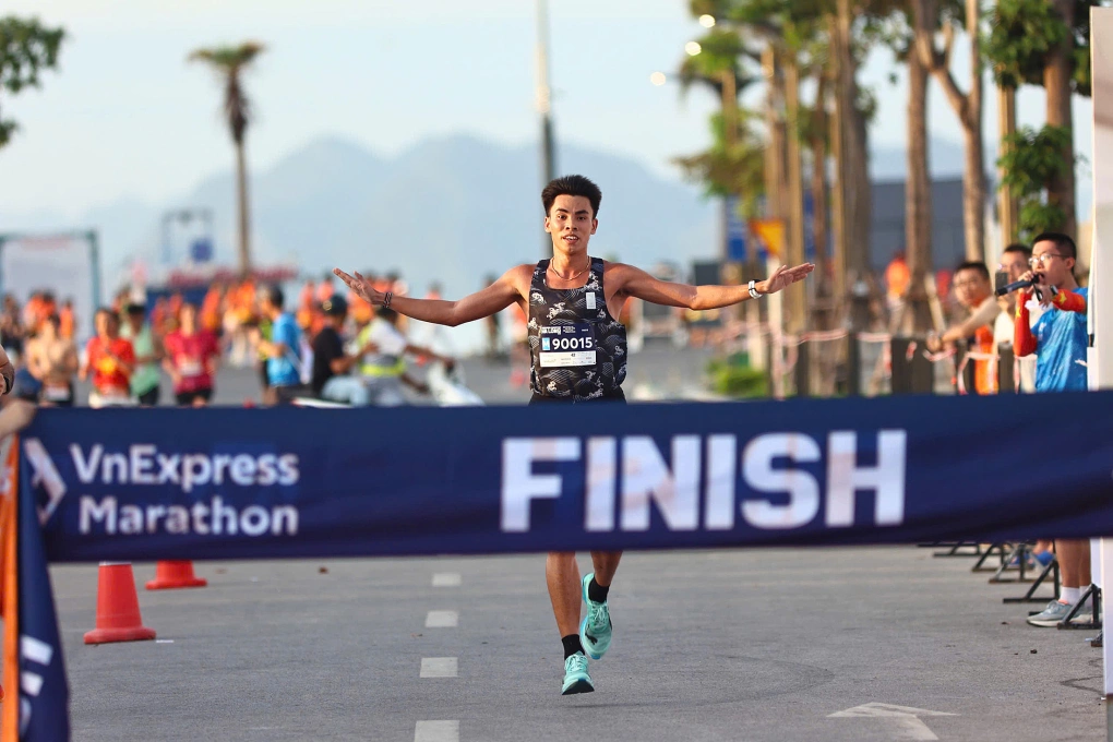 VnExpress Marathon Hạ Long – Anh Khôi, Hồng Lệ nối dài chuỗi chiến thắng