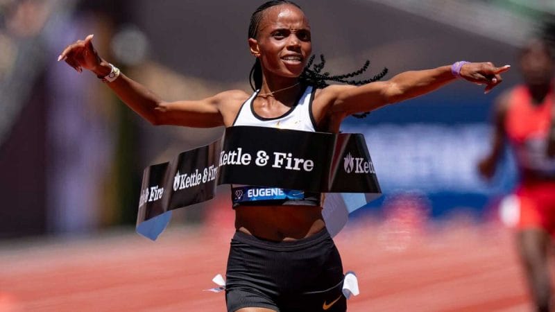 Beatrice Chebet lại phá kỷ lục thế giới