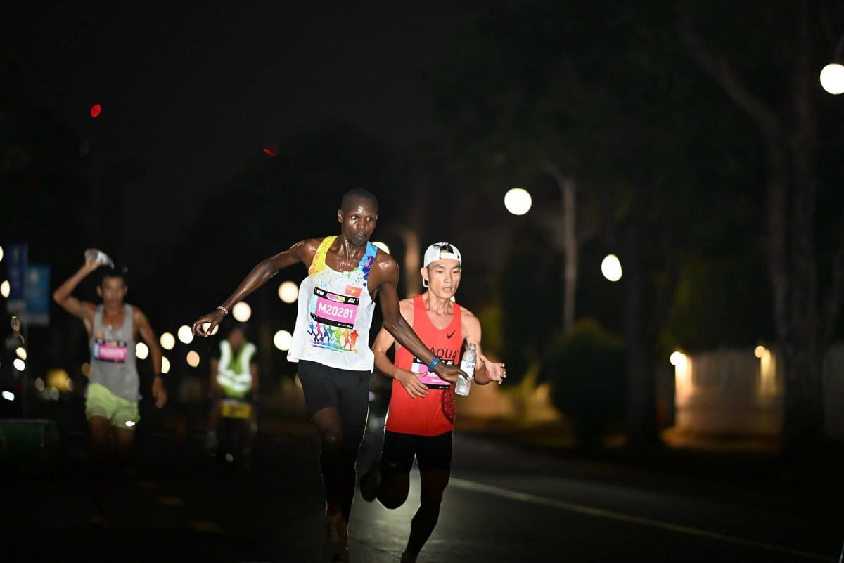 Edwin Yebei Kiptoo vô địch giải Lazada Run 2025