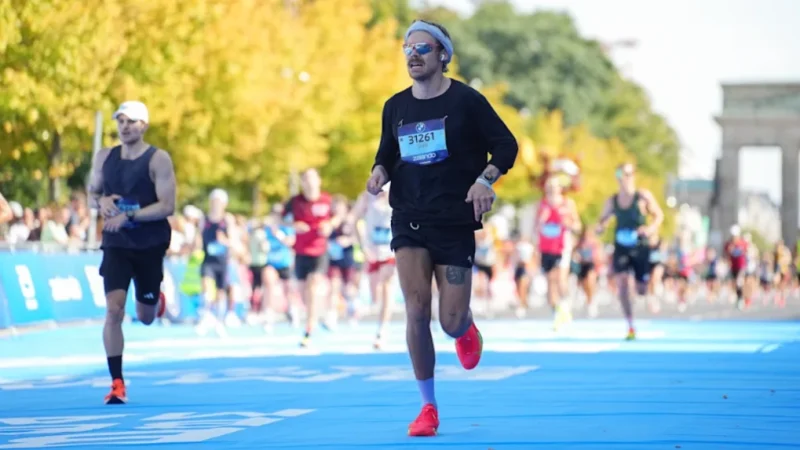 Harry Styles đạt sub-3 tại Berlin Marathon