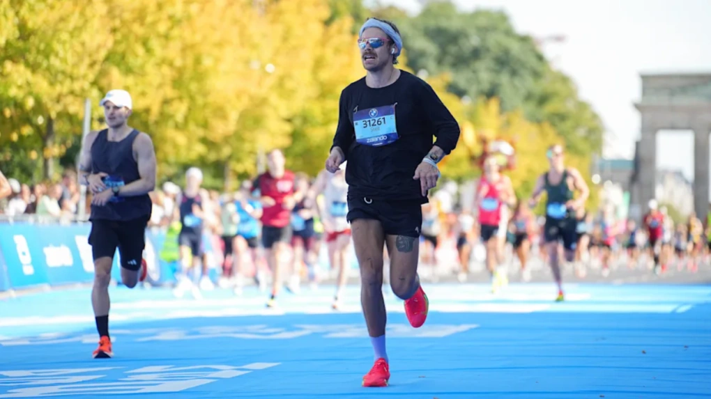 Harry Styles đạt sub-3 tại Berlin Marathon