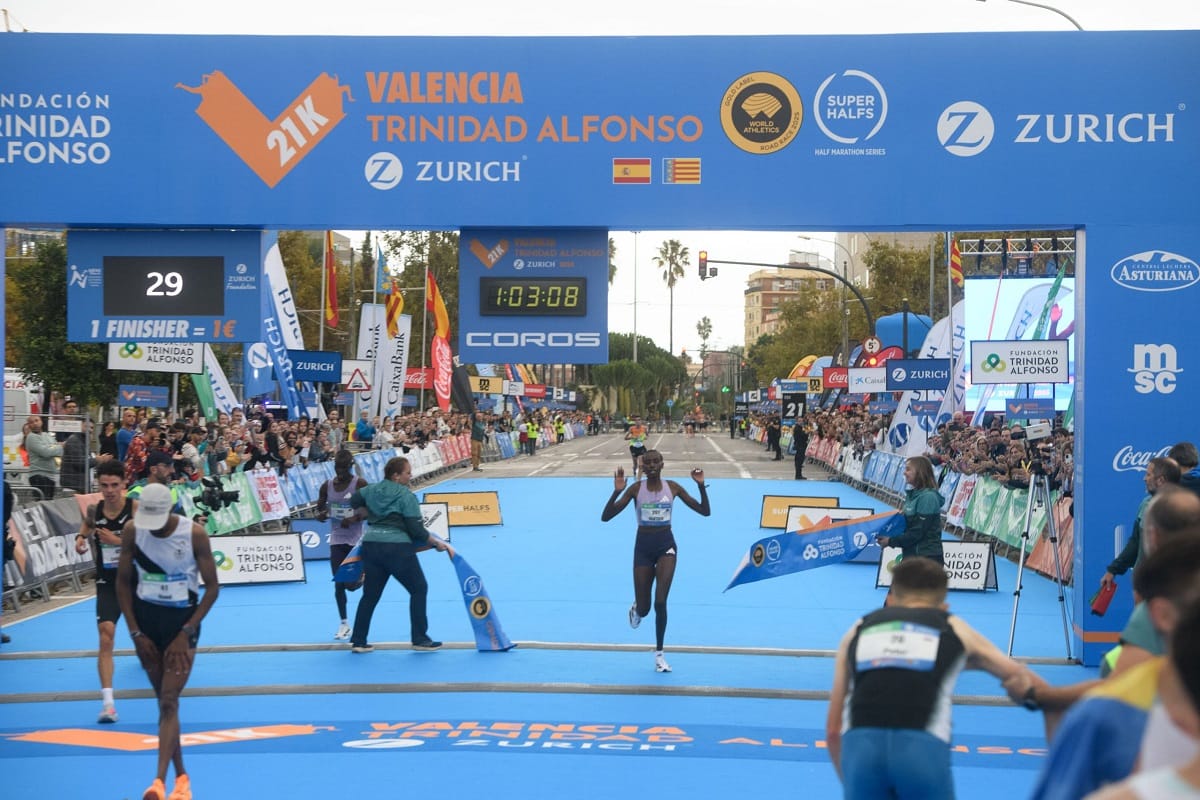Ngetich và Kejelcha vô địch Valencia Half Marathon